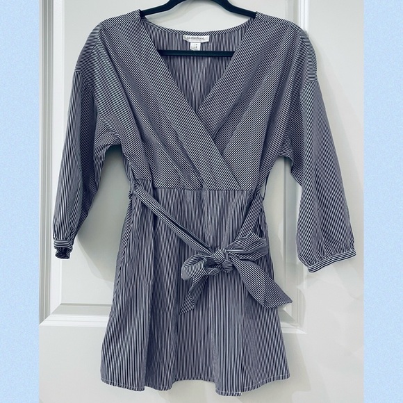 Motherhood Maternity Tops - Motherhood Maternity collared blue and white striped shirt with tie